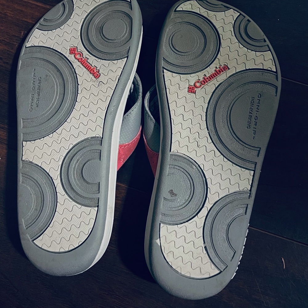 Columbia size 3 girls flip flop